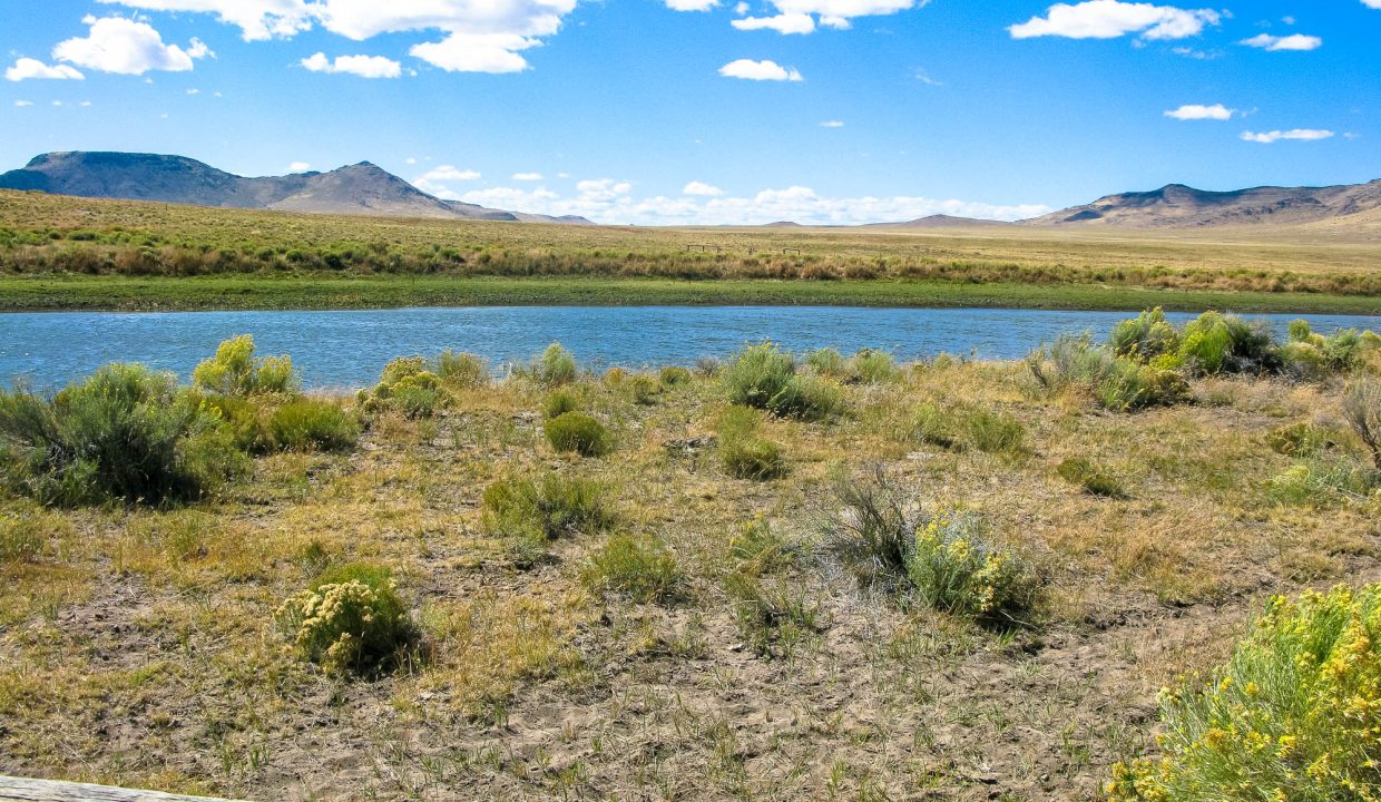 715-32-020_river_look_west