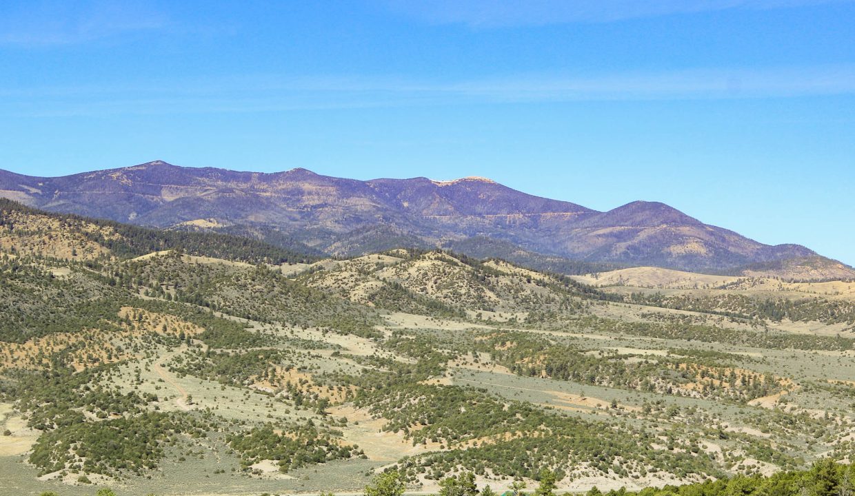 702-30-600 Scenic Pass before the valley from the roadside